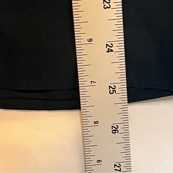 Ann Taylor, Modest, Light Weight, Quarter Sleeve Blouse, Size Medium - Picture 8 of 10